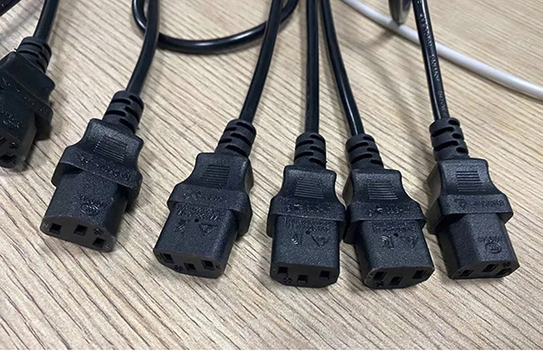 IEC 60320 C13 Connectors